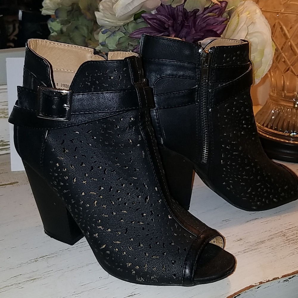 CATOS BOOTIES